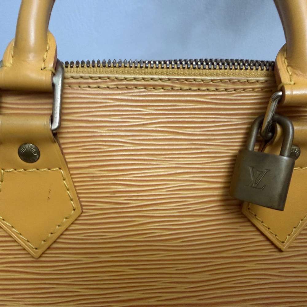 ๐๐ฏ AUTHENTIC Louis Vuitton Yellow Alma with Purple Interior!!! ๐๐๐๐ Super Clean! - Picture 3 of 13